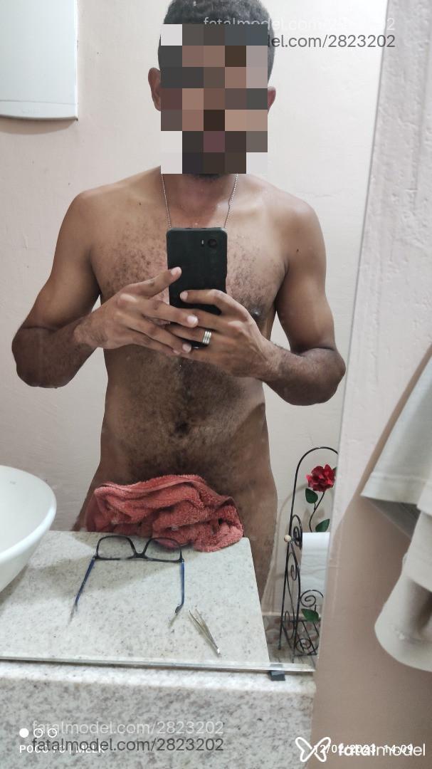 Acompanhante homem morena (o) de olhos castanhos em Virtual - Diamantenegro