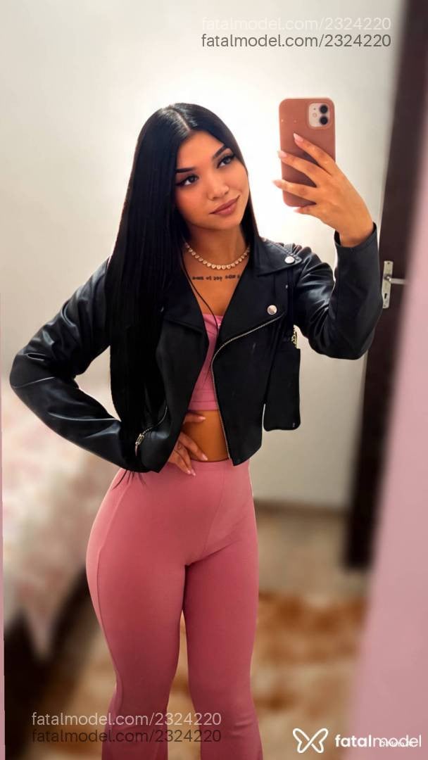 Acompanhante mulher com cabelo castanho de olhos castanhos - Lua