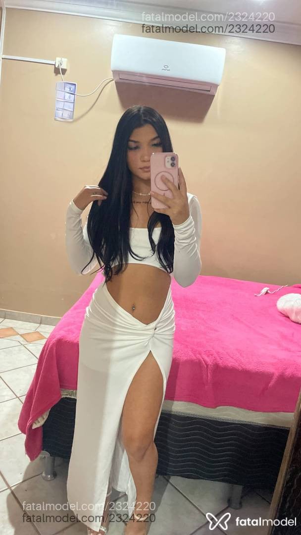 Acompanhante mulher com cabelo castanho de olhos castanhos - Lua