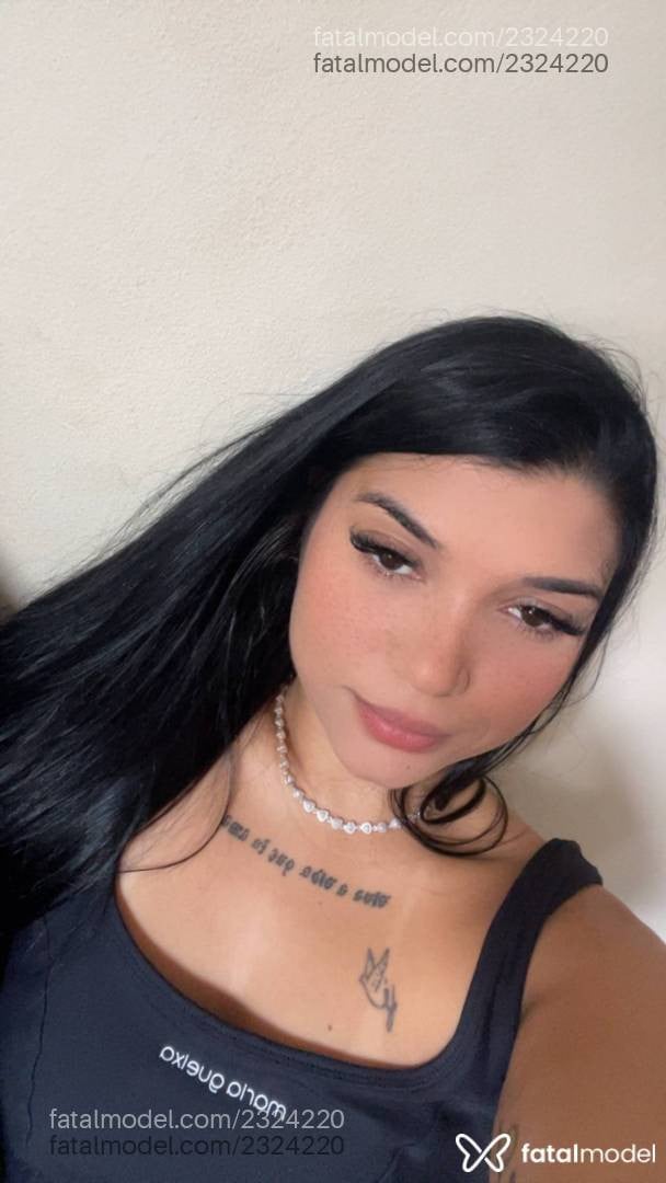 Acompanhante mulher com cabelo castanho de olhos castanhos - Lua