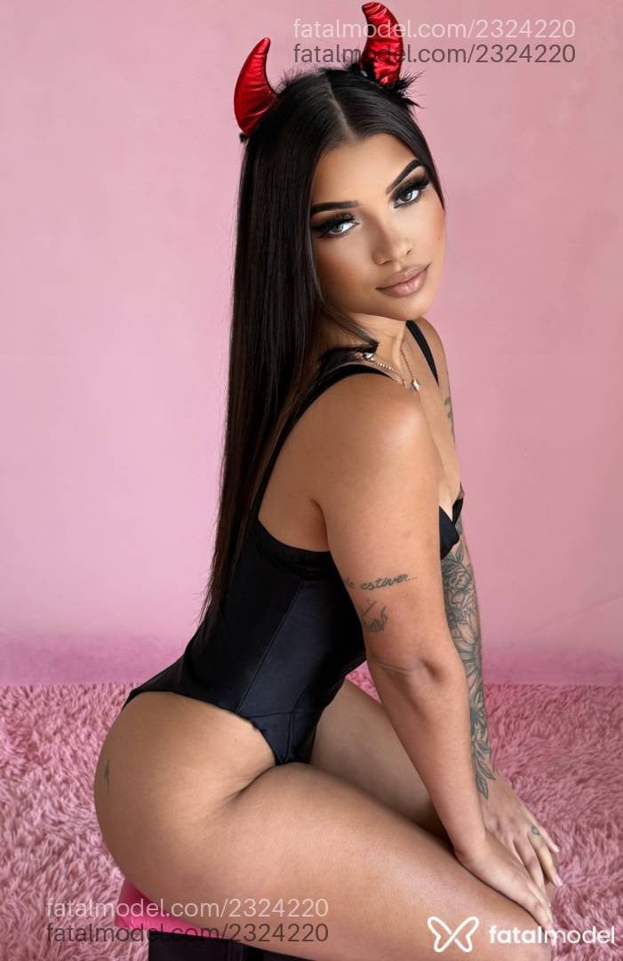 Acompanhante mulher com cabelo castanho de olhos castanhos - Lua