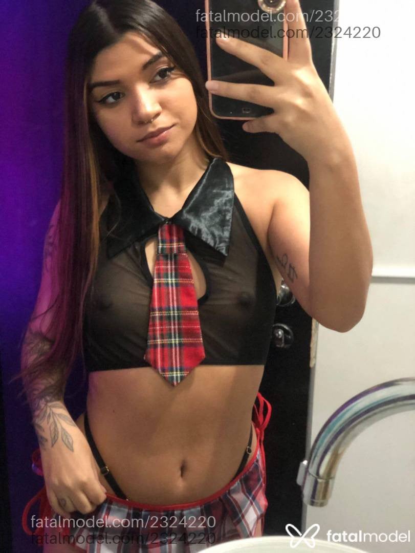 Acompanhante mulher com cabelo castanho de olhos castanhos - Lua