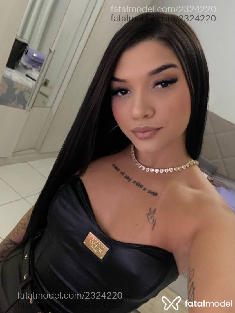 Acompanhante mulher com cabelo castanho de olhos castanhos - Lua