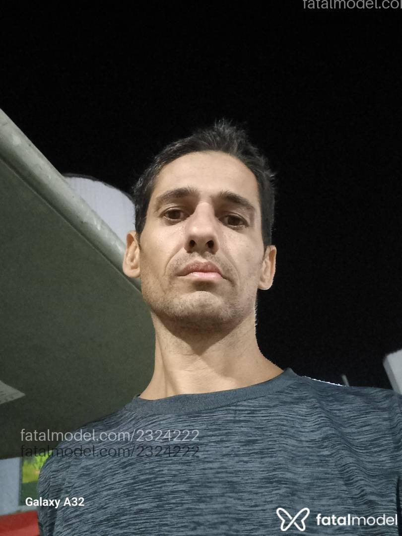 Acompanhante homem com cabelo castanho de olhos castanhos - Diego
