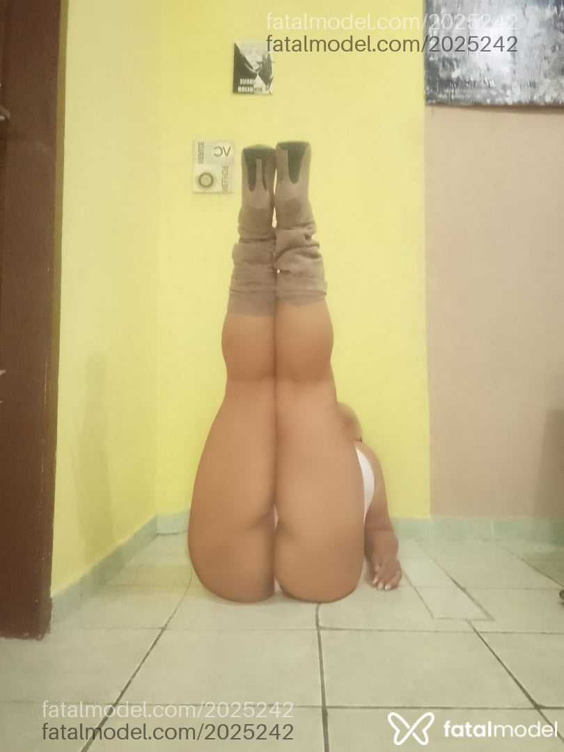 Acompanhante mulher com cabelo castanho de olhos mel em Recife Acompanhante mulher com cabelo castanho de olhos mel em Recife - Nina Almodóvar
