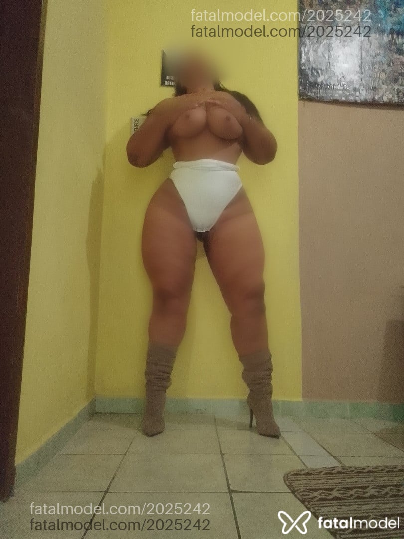 Acompanhante mulher com cabelo castanho de olhos mel em Recife Acompanhante mulher com cabelo castanho de olhos mel em Recife - Nina Almodóvar