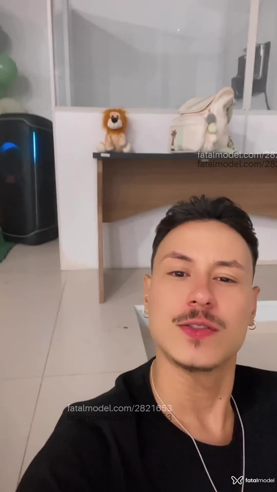 Acompanhante homem com cabelo castanho de olhos castanhos - Gabriel Acompanhante homem com cabelo castanho de olhos castanhos - Gabriel