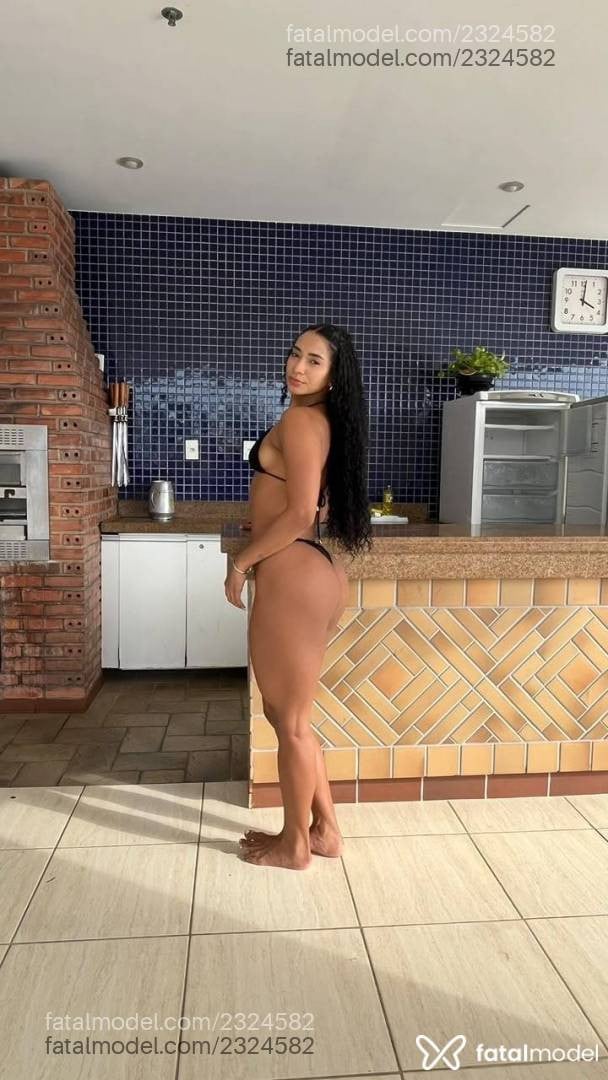 Acompanhante mulher morena (o) de olhos pretos - Luh Frazão