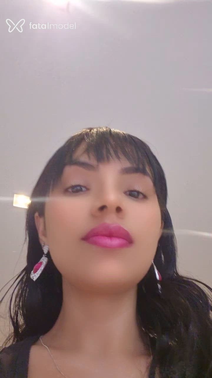 Acompanhante mulher com cabelo castanho de olhos castanhos - Helena Querino