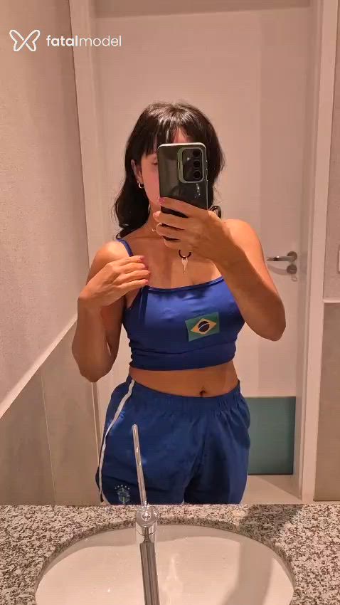 Acompanhante mulher com cabelo castanho de olhos castanhos - Helena Querino