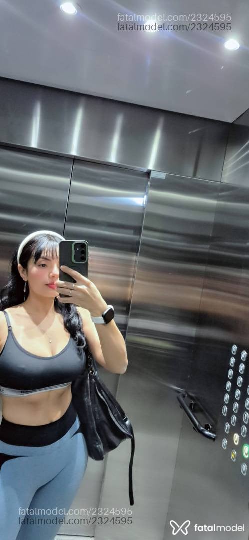 Acompanhante mulher com cabelo castanho de olhos castanhos - Afrodite