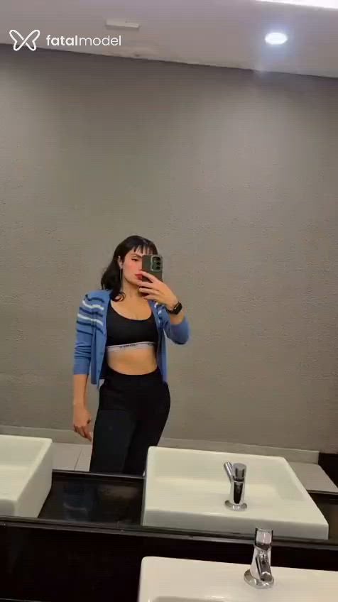 Acompanhante mulher com cabelo castanho de olhos castanhos - Helena Querino