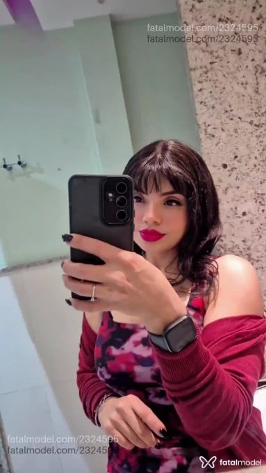 Acompanhante mulher com cabelo castanho de olhos castanhos em São Paulo - Helena Querino