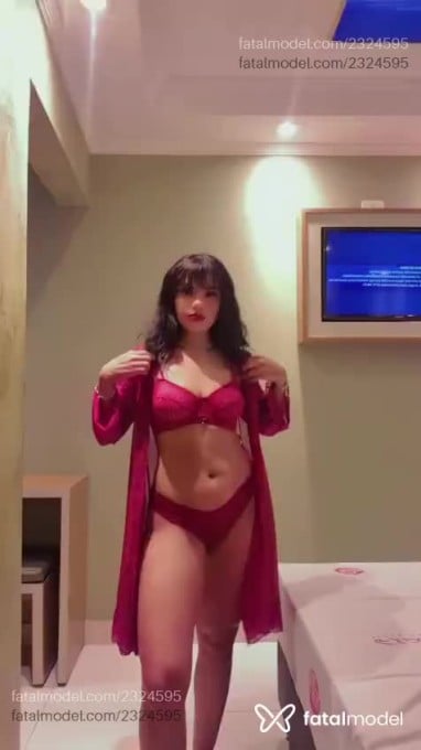 Acompanhante mulher com cabelo castanho de olhos castanhos em São Paulo - Helena Querino