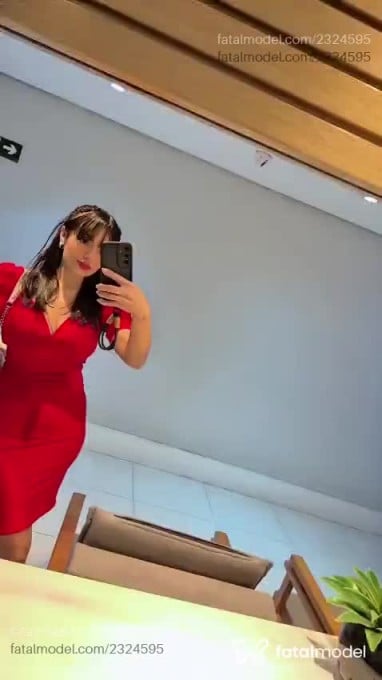 Acompanhante mulher com cabelo castanho de olhos castanhos em São Paulo - Helena Querino