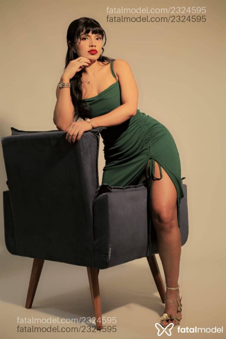 Acompanhante mulher com cabelo castanho de olhos castanhos - Helena Querino