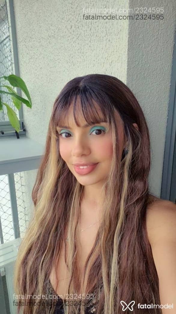 Acompanhante mulher com cabelo castanho de olhos castanhos - Helena Querino