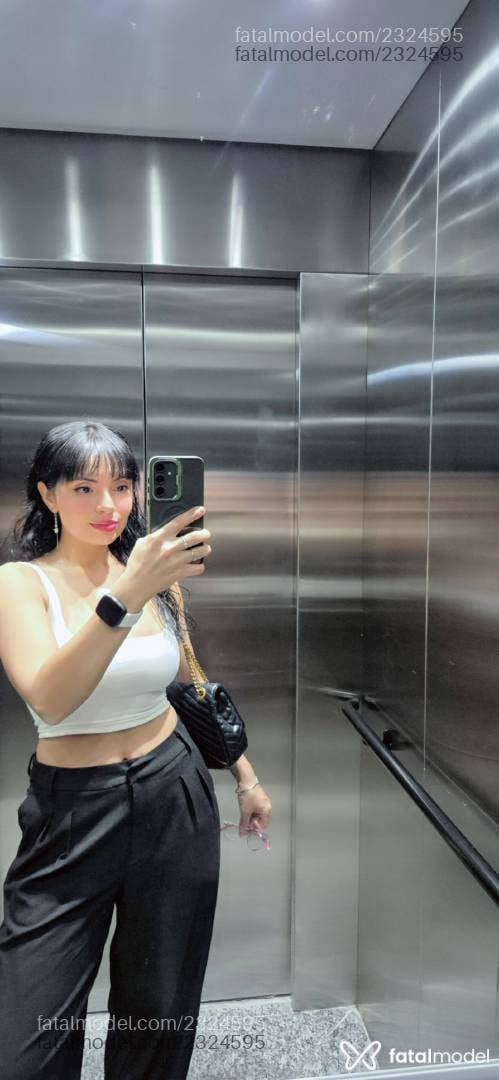 Acompanhante mulher com cabelo castanho de olhos castanhos - Helena Querino