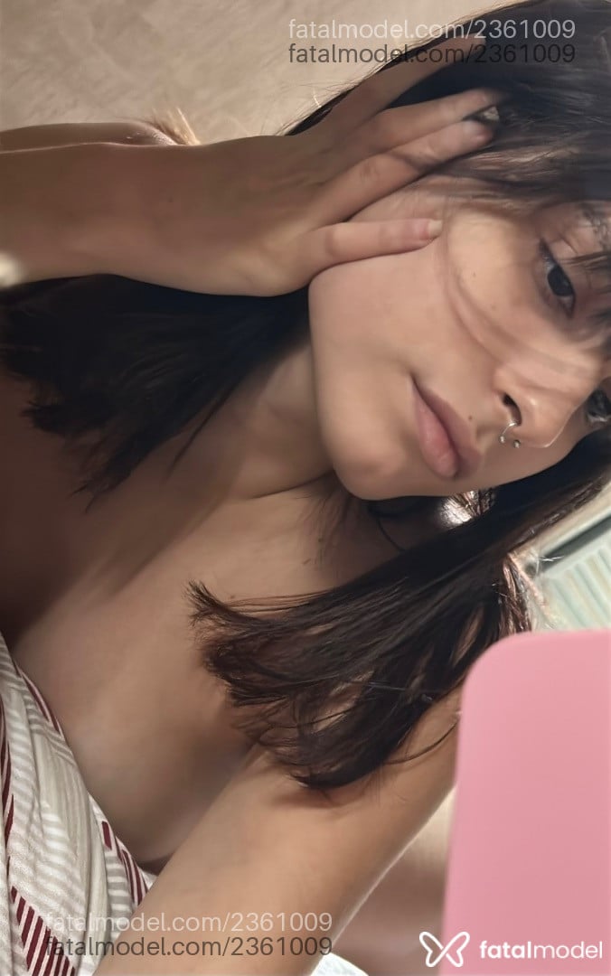 Acompanhante mulher trans com cabelo castanho de olhos castanhos em Cuiabá Acompanhante mulher trans com cabelo castanho de olhos castanhos em Cuiabá - Lilly