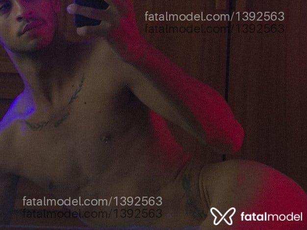 Acompanhante homem com cabelo castanho de olhos castanhos em Sete Lagoas - Passdot