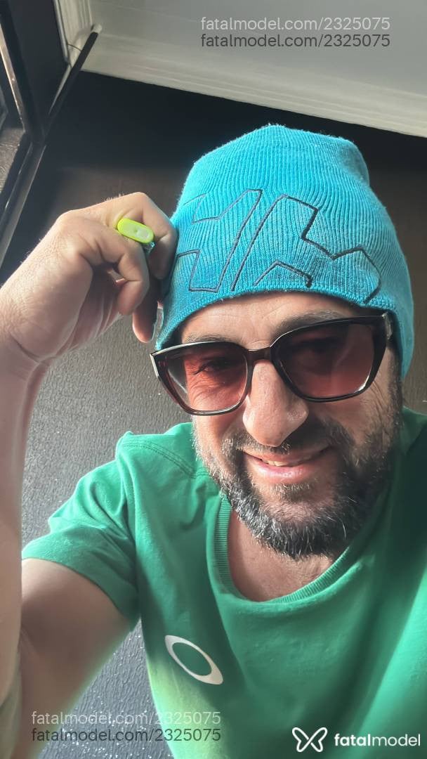 Acompanhante homem com cabelo castanho de olhos castanhos - Ricardo