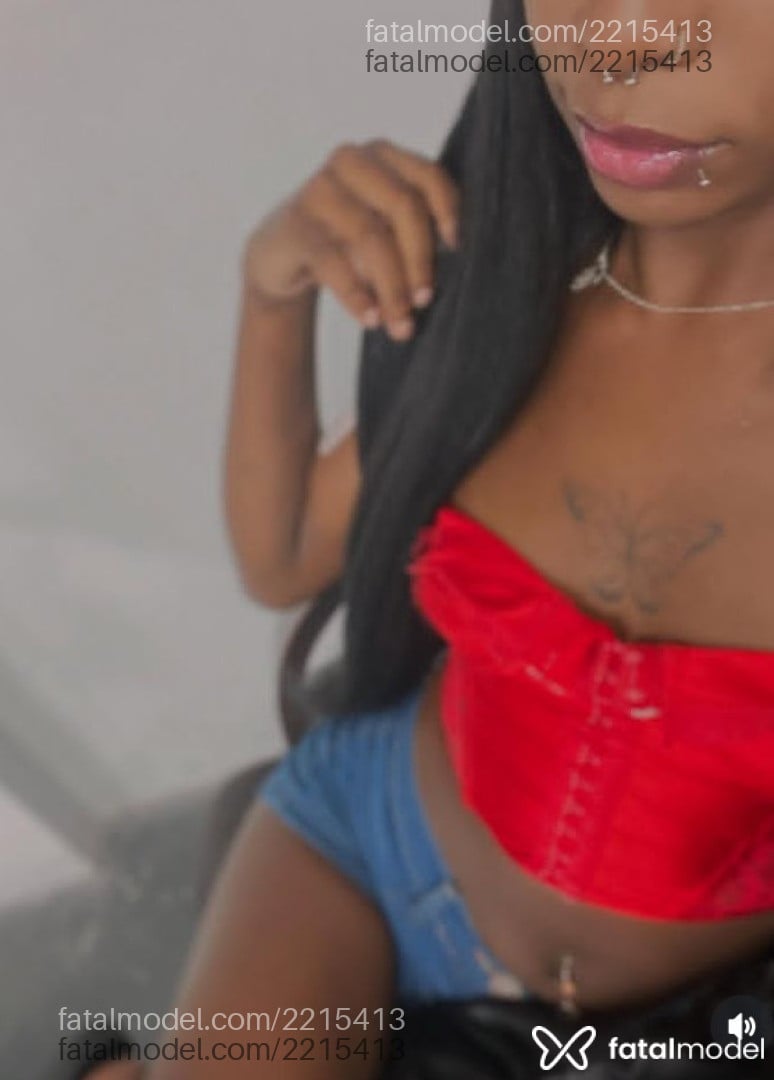 Acompanhante mulher trans com cabelo castanho de olhos pretos em Armação dos Búzios - Pretinhaluxo