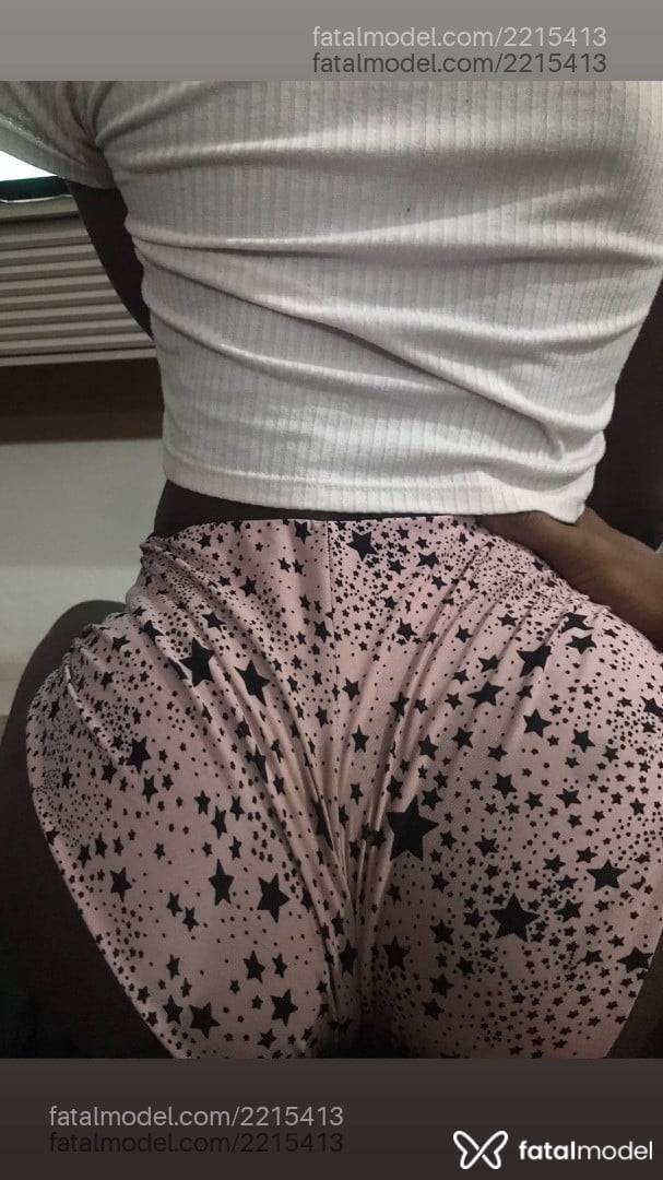 Acompanhante mulher trans com cabelo castanho de olhos pretos em Armação dos Búzios - Pretinhaluxo