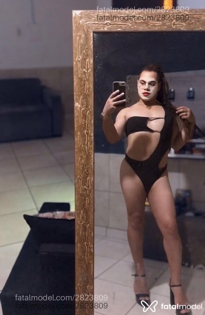 Acompanhante mulher trans com cabelo castanho de olhos castanhos em Porto Alegre - Andreza Bianchini