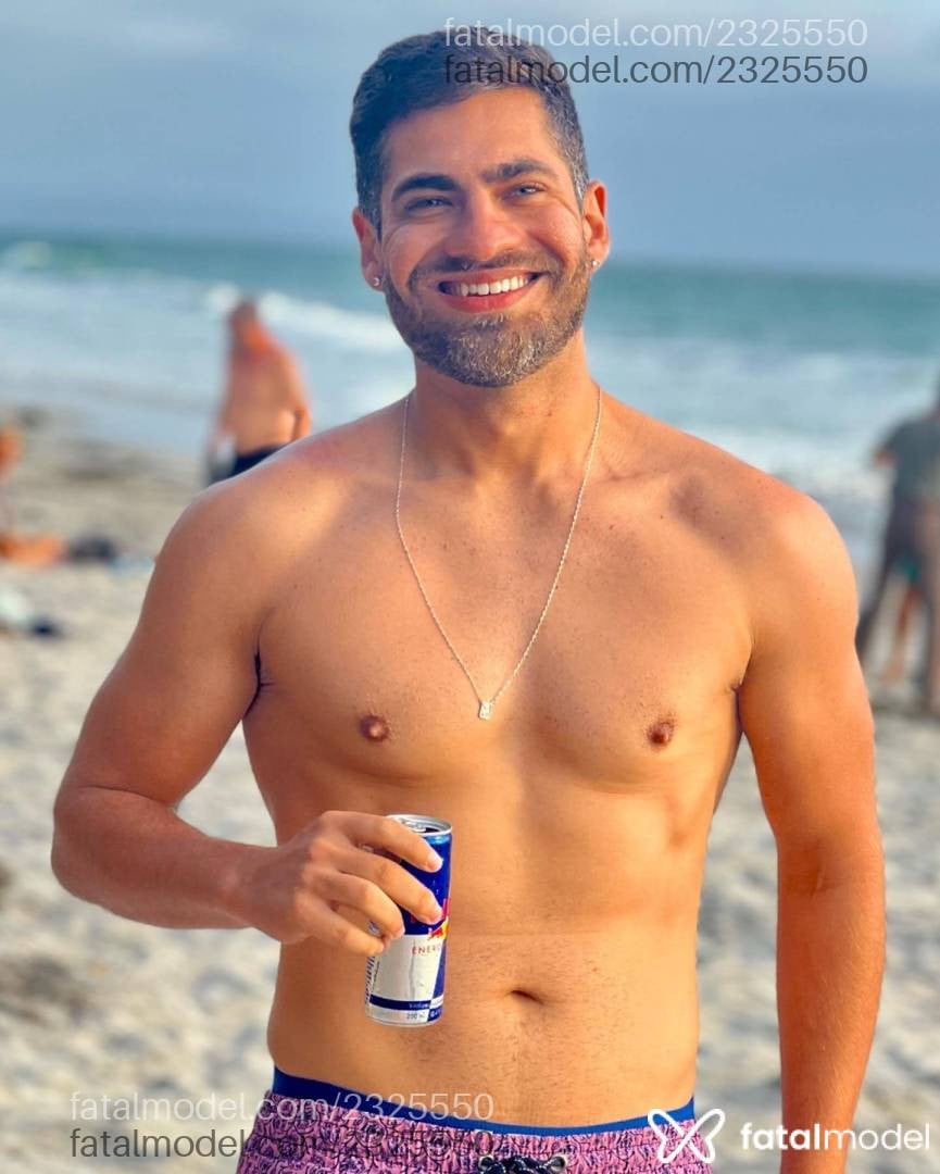 Acompanhante homem com cabelo castanho de olhos azuis em Rio de Janeiro - Sexyguyrj