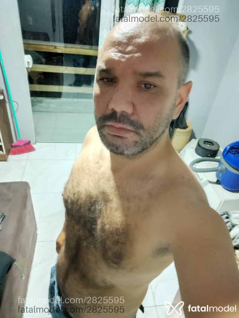 Acompanhante homem com cabelo grisalho de olhos castanhos em Florianópolis - Faogao