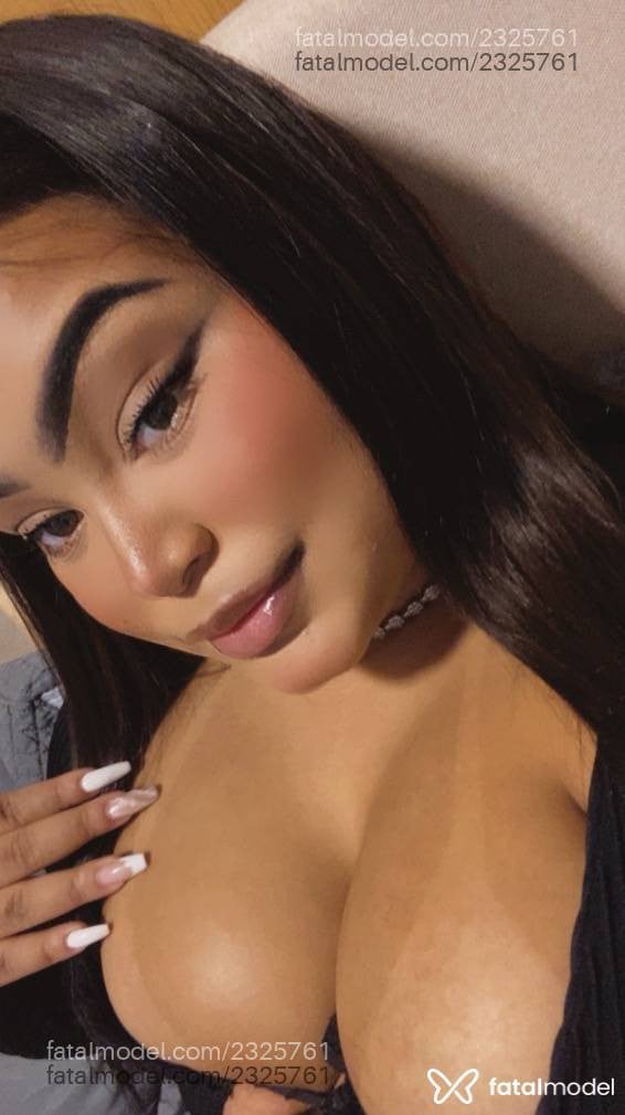 Acompanhante mulher com cabelo castanho de olhos mel - Cris Silva