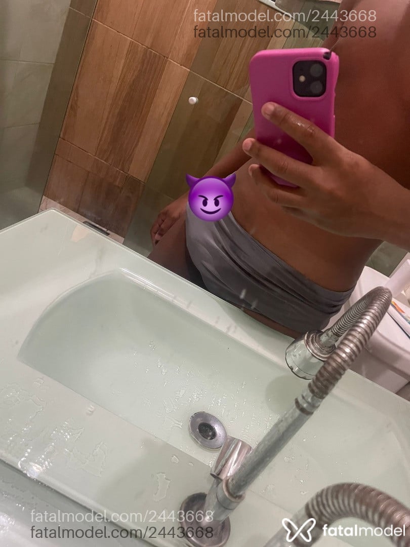 Acompanhante homem sem cabelo de olhos pretos em Rio de Janeiro Acompanhante homem sem cabelo de olhos pretos em Rio de Janeiro - Joãozinho