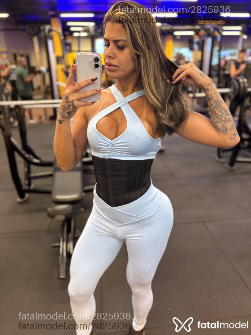 Acompanhante mulher trans loira (o) de olhos pretos em Virtual - Danielle