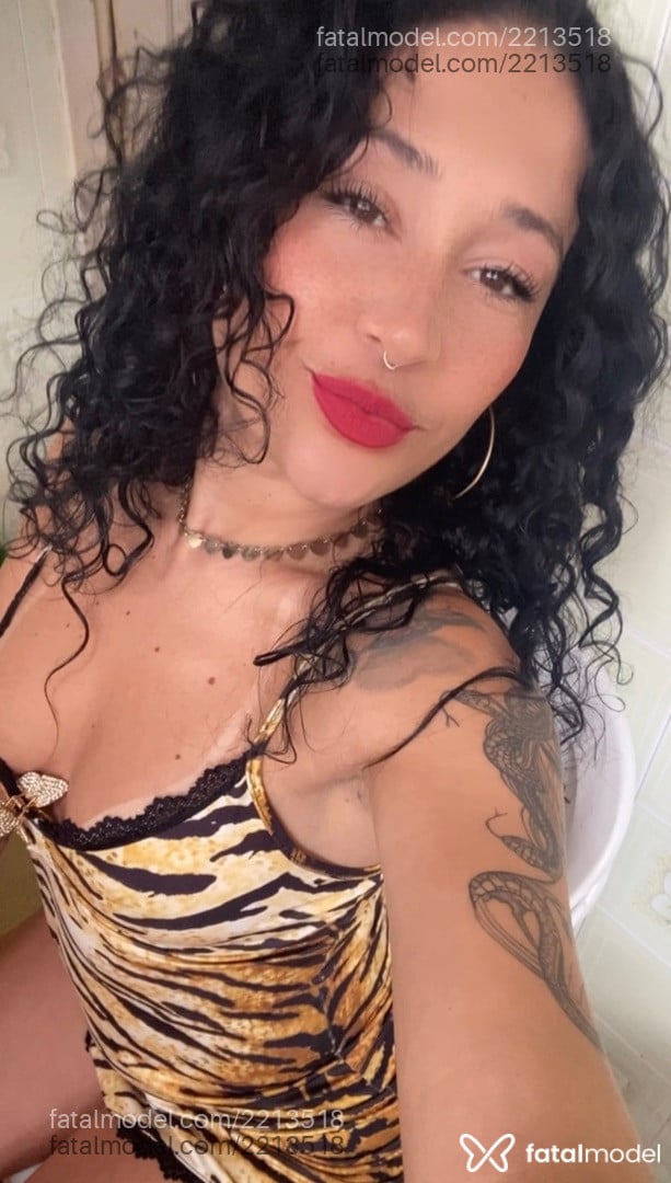 Acompanhante mulher morena (o) de olhos castanhos - Michelle Acompanhante mulher morena (o) de olhos castanhos - Michelle