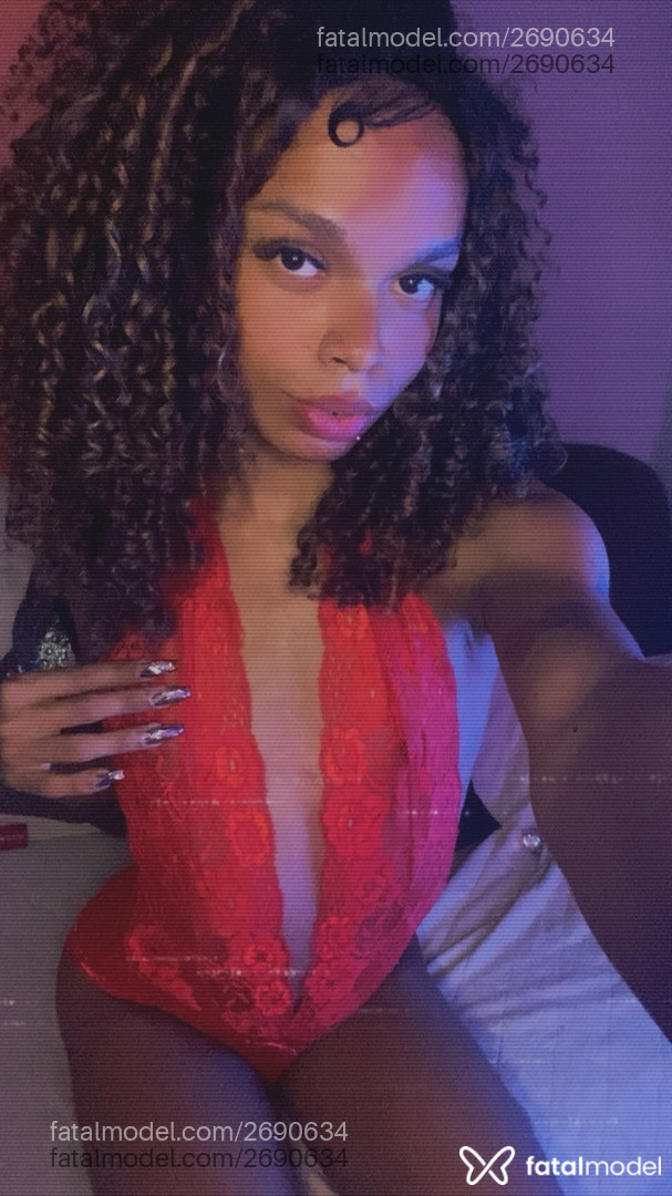 Acompanhante mulher trans morena (o) de olhos pretos em São Paulo - Preta Rara
