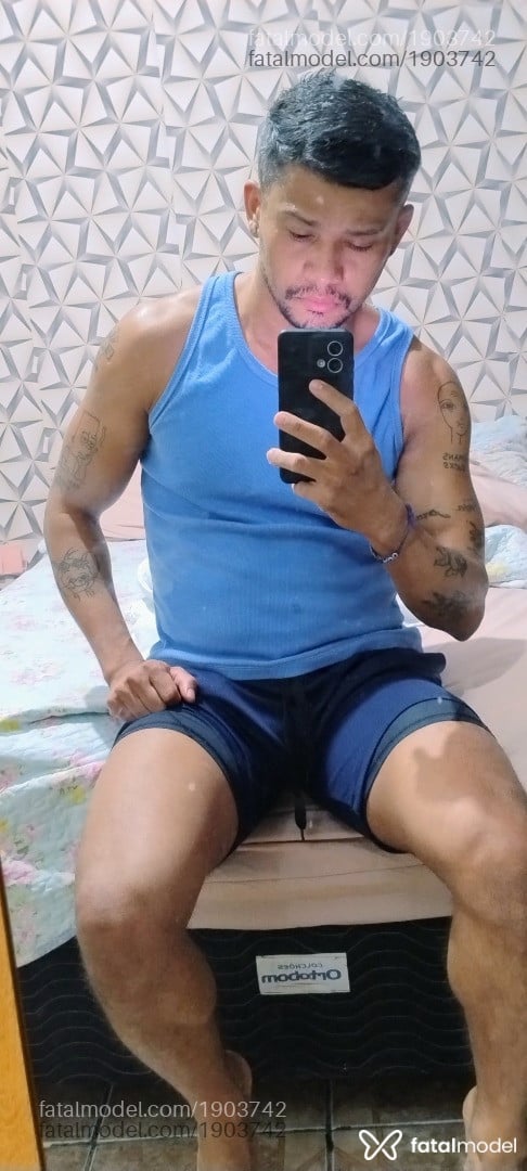 Acompanhante homem morena (o) de olhos pretos - Lucas Silva Acompanhante homem morena (o) de olhos pretos - Lucas Silva
