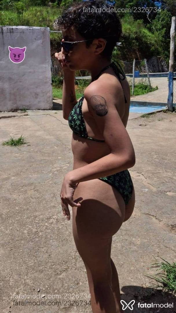 Acompanhante mulher com cabelo colorido de olhos castanhos em São Paulo - Aline Fernanda