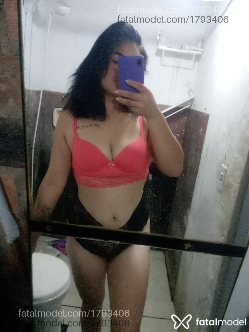 Acompanhante mulher morena (o) de olhos castanhos em Porto Alegre Acompanhante mulher morena (o) de olhos castanhos em Porto Alegre - Coral