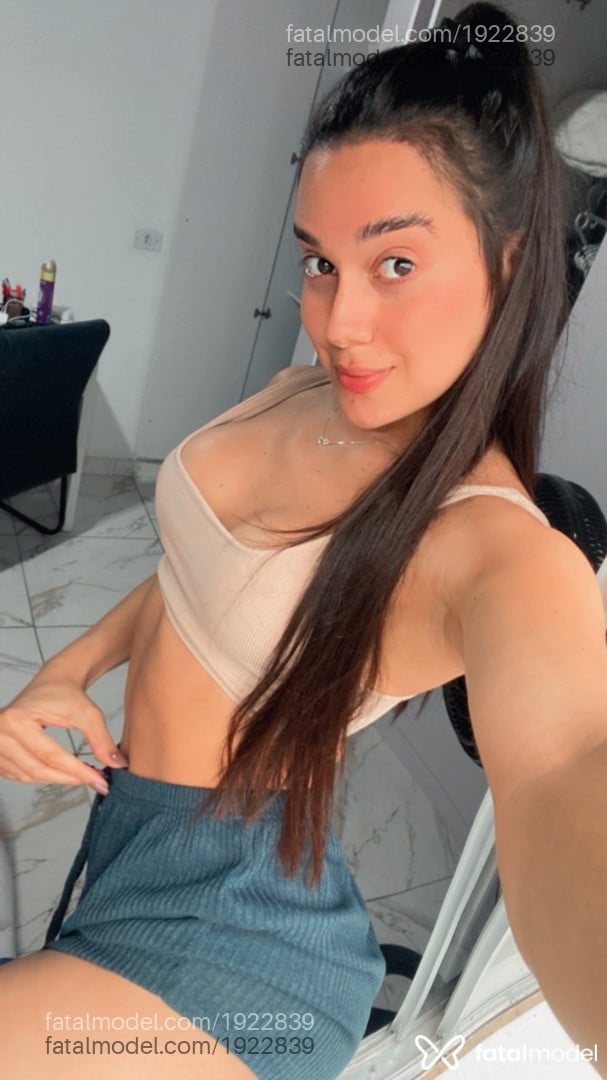 Acompanhante mulher com cabelo castanho de olhos castanhos em Virtual - Bruna Costta