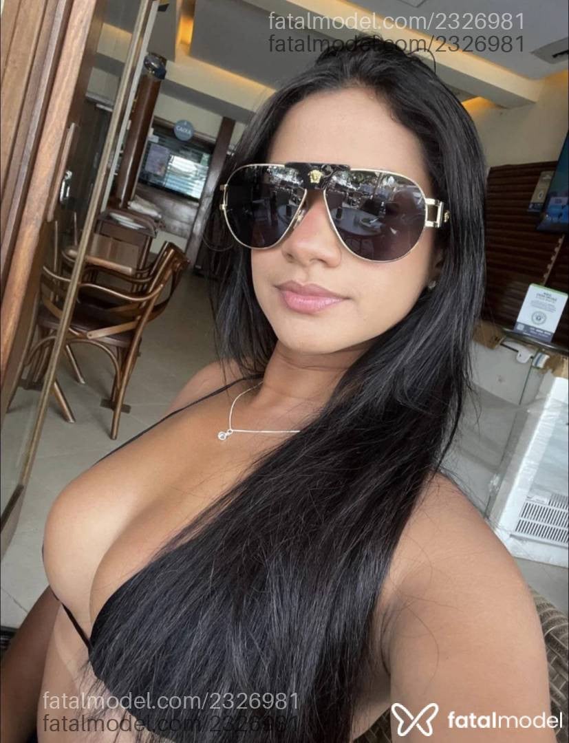 Acompanhante mulher morena (o) de olhos castanhos - Júlia