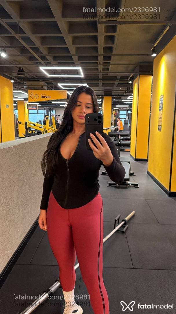 Acompanhante mulher morena (o) de olhos castanhos - Júlia