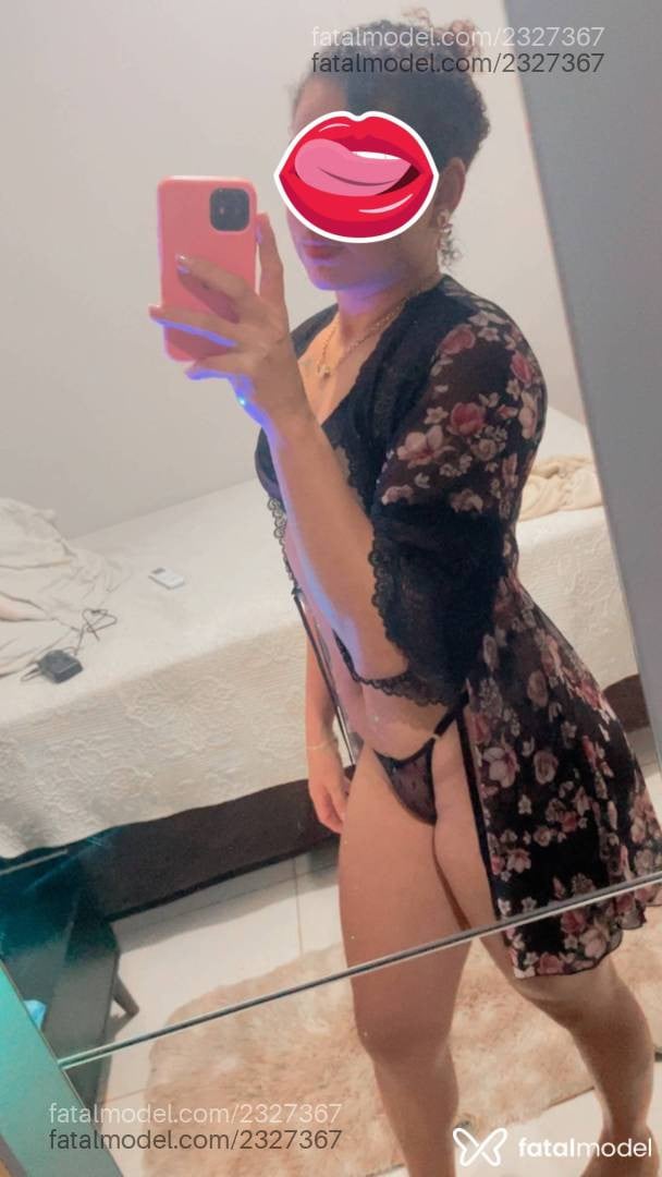 Acompanhante mulher com cabelo castanho de olhos castanhos - Laura Paixão