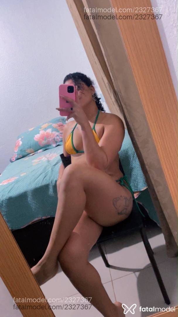 Acompanhante mulher com cabelo castanho de olhos castanhos - Laura Paixão