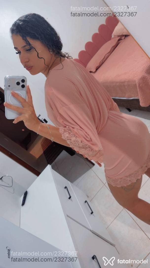 Acompanhante mulher com cabelo castanho de olhos castanhos - Laura Paixão