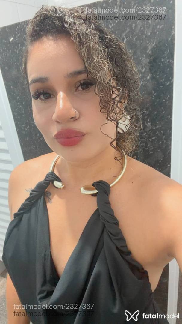 Acompanhante mulher com cabelo castanho de olhos castanhos - Laura Paixão