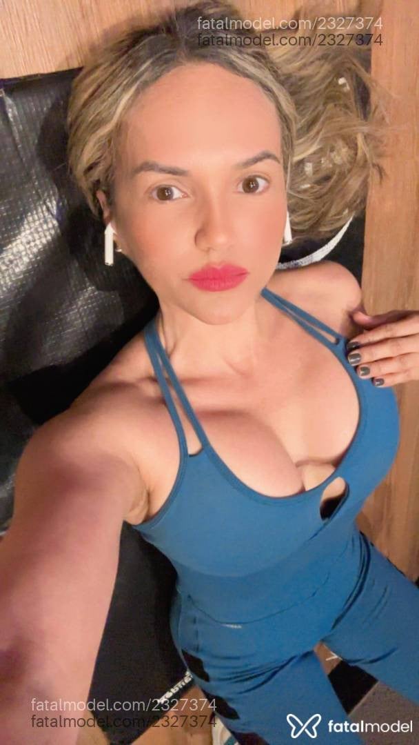 Acompanhante mulher loira (o) de olhos mel - Jhulie Ferreira