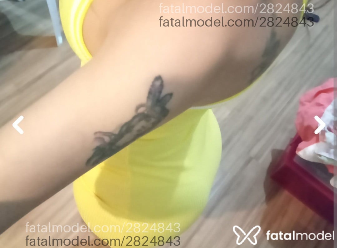 Acompanhante mulher com cabelo castanho de olhos mel em Porto Alegre - Manu Martine