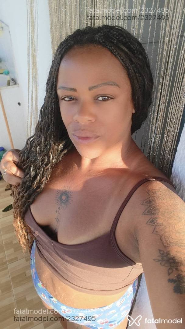 Acompanhante mulher com cabelo castanho de olhos castanhos - Girassol