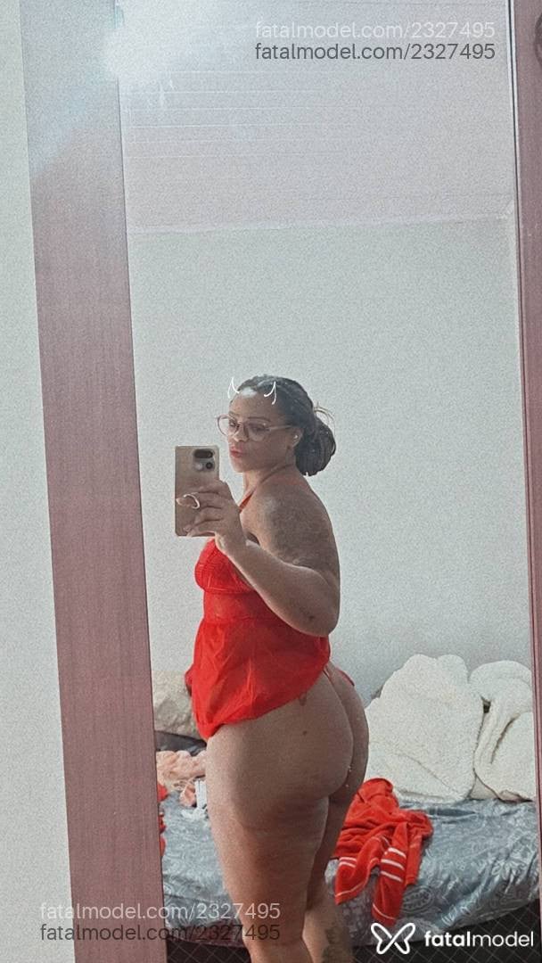 Acompanhante mulher com cabelo castanho de olhos castanhos - Girassol