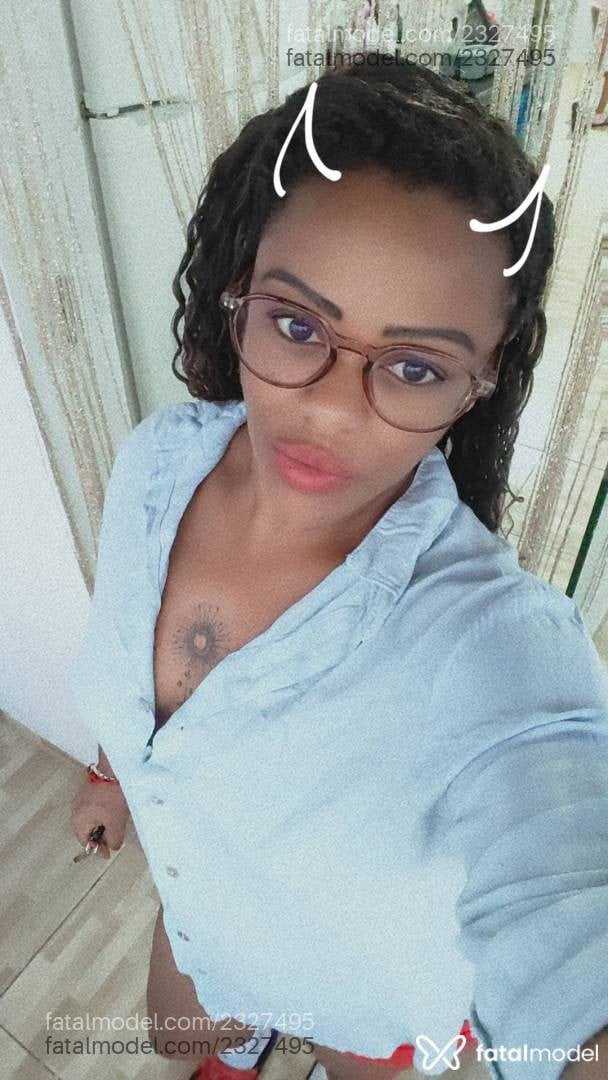 Acompanhante mulher com cabelo castanho de olhos castanhos - Girassol